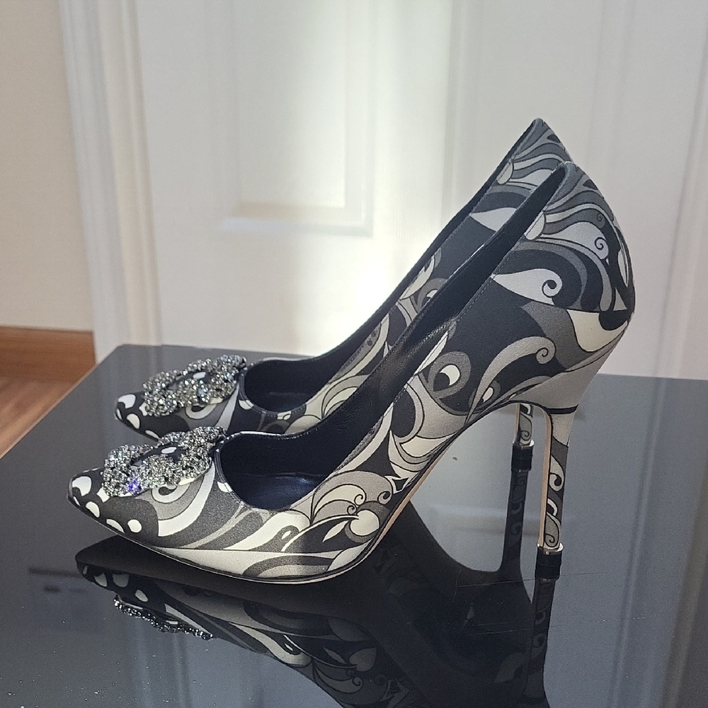 Manolo Blahnik Black and White Swirl Crystal-Buckle Pumps At Original Box - Picture 4 of 9
